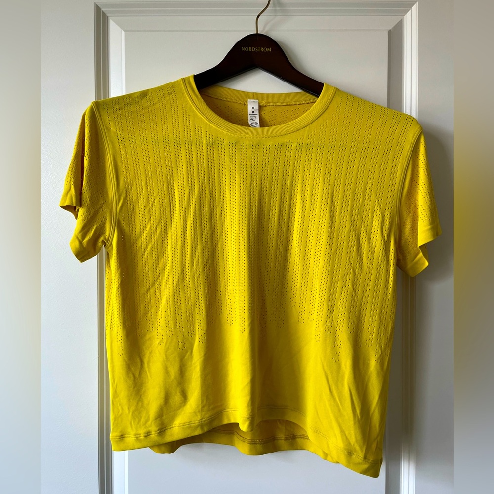 Lululemon Train To Be breathable crop top